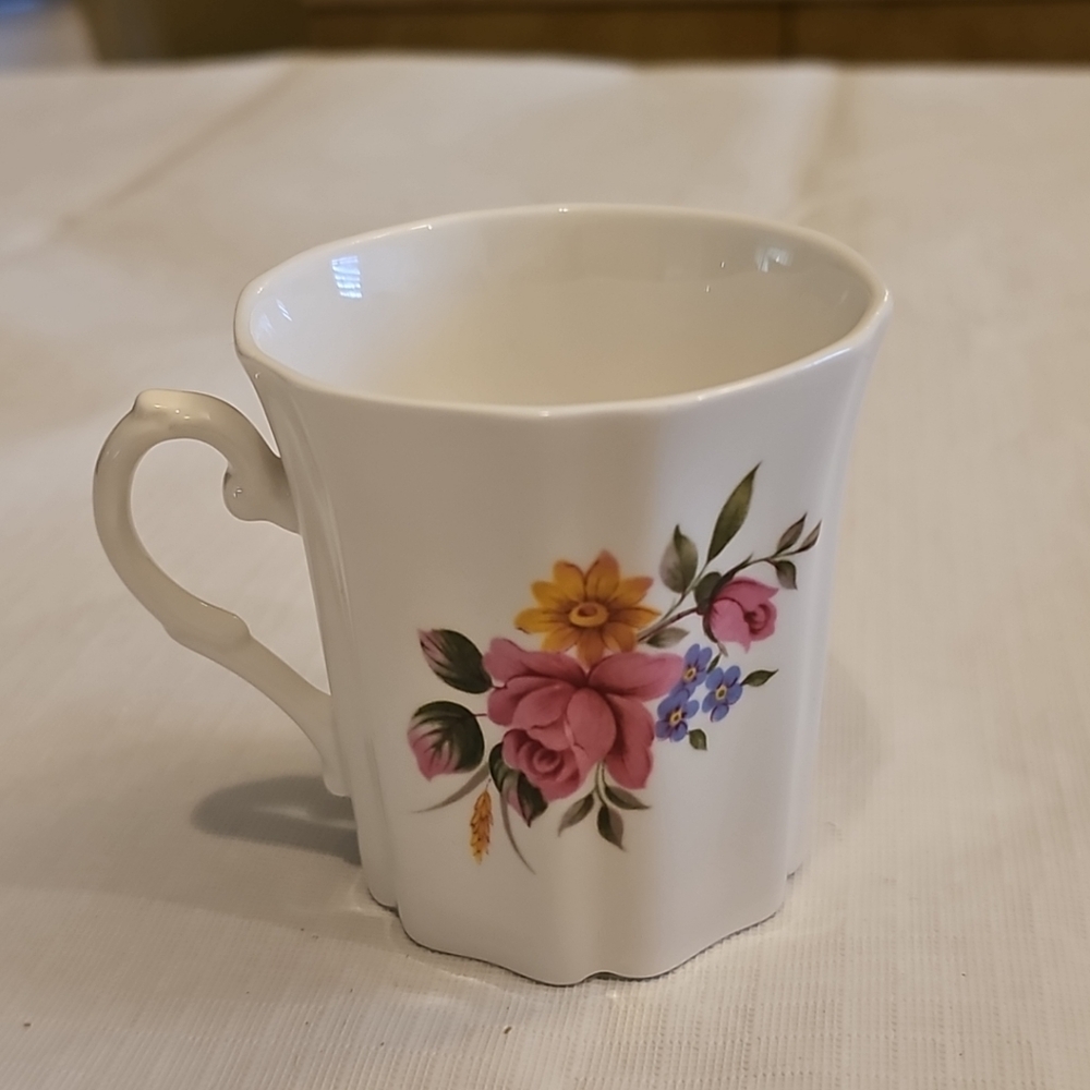 Vintage Royal Grafton Fine Bone China Tea Coffee Cup Mug Floral made England